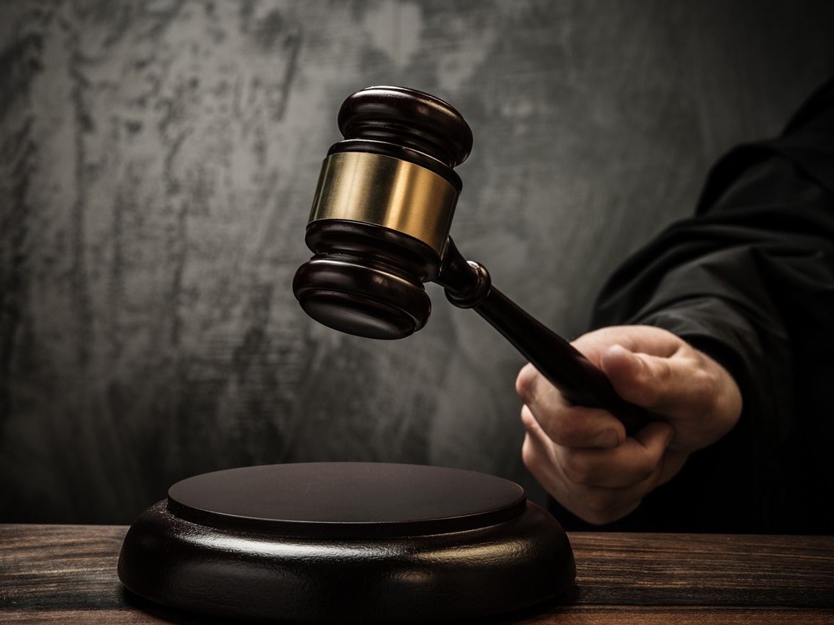 అనంతపురం డీఈవో వారం పాటు సామాజిక సేవ చేయాలి: హైకోర్టు