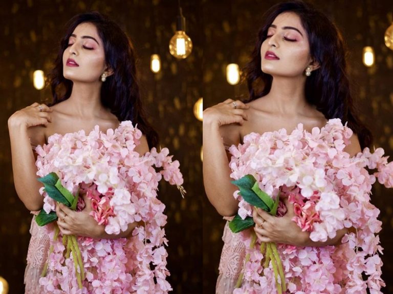 పువ్వుల్లో దాగిన అచ్చ తెలుగందం.. చూస్తే కుర్రాళ్ల మతులు పోవడం ఖాయం