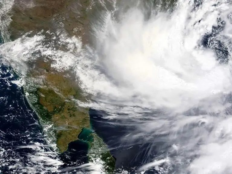 జవాద్ తుఫాన్ ఎఫెక్ట్.. నేడు, రేపు స్కూళ్లకు సెలవులు