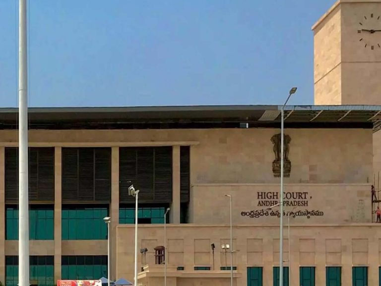 విద్యాదీవెనపై రివ్యూ పిటిషన్‌ కొట్టివేసిన హైకోర్టు