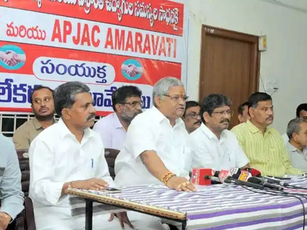 డిమాండ్ల సాధన కోసం విజయవాడలో ఉద్యోగుల ర్యాలీ..