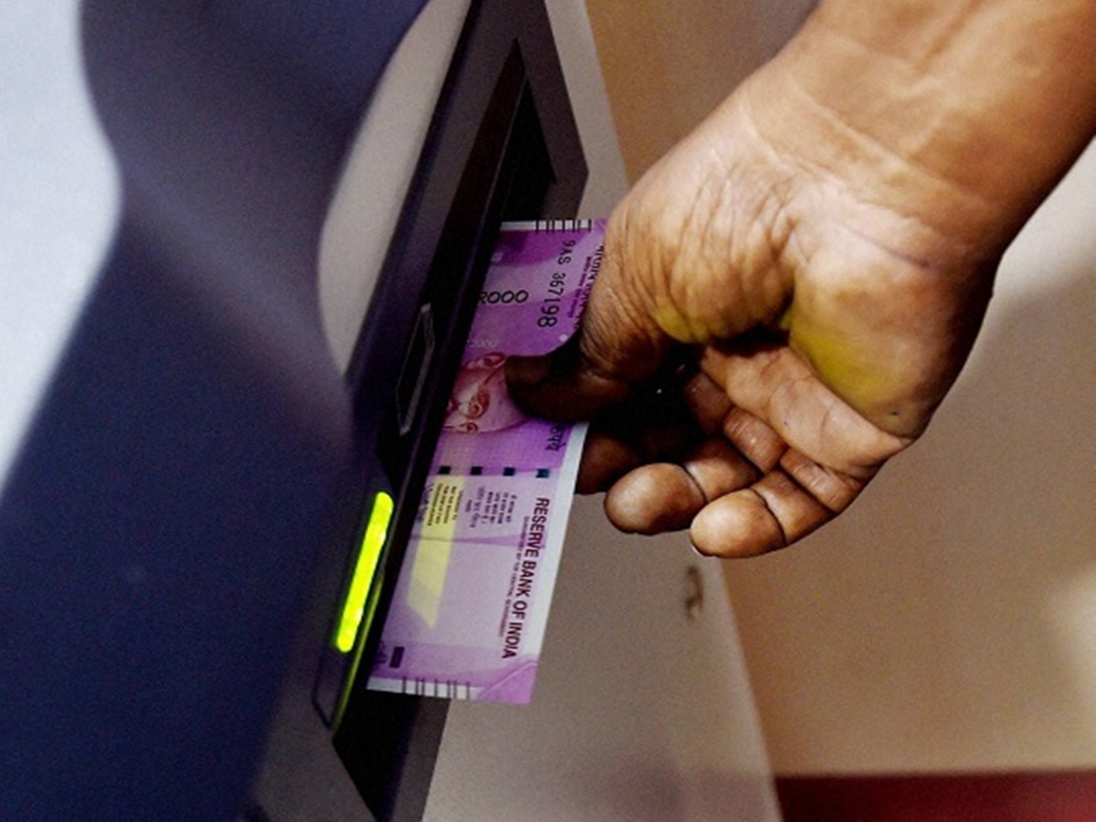 బ్యాంకు ఖాతాదారులకు మరో షాక్… జనవరి 1 నుంచి ఏటీఎం ఛార్జీల బాదుడు