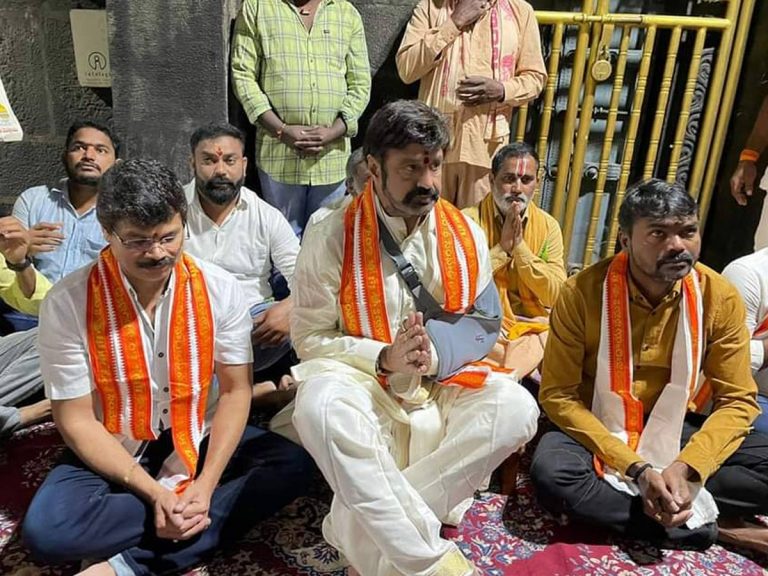 సింహాద్రి అప్పన్న దర్శనంలో బాలయ్య