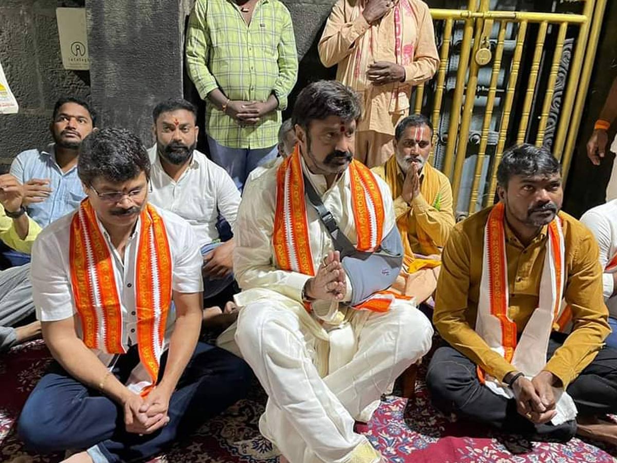 సింహాద్రి అప్పన్న దర్శనంలో బాలయ్య