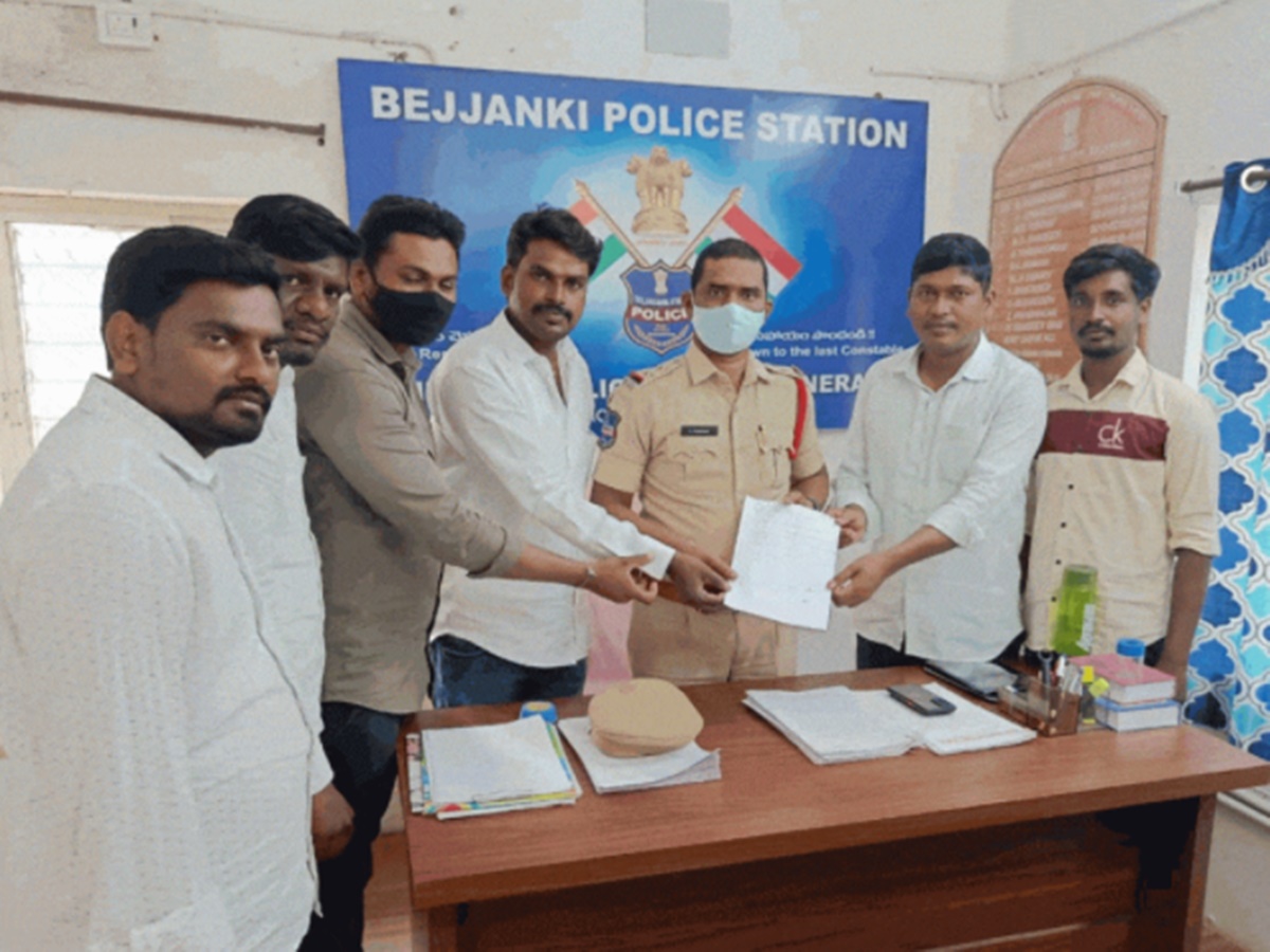 ఎంపీ బండి సంజయ్ కనిపించడంలేదని పోలీసులకు ఫిర్యాదు