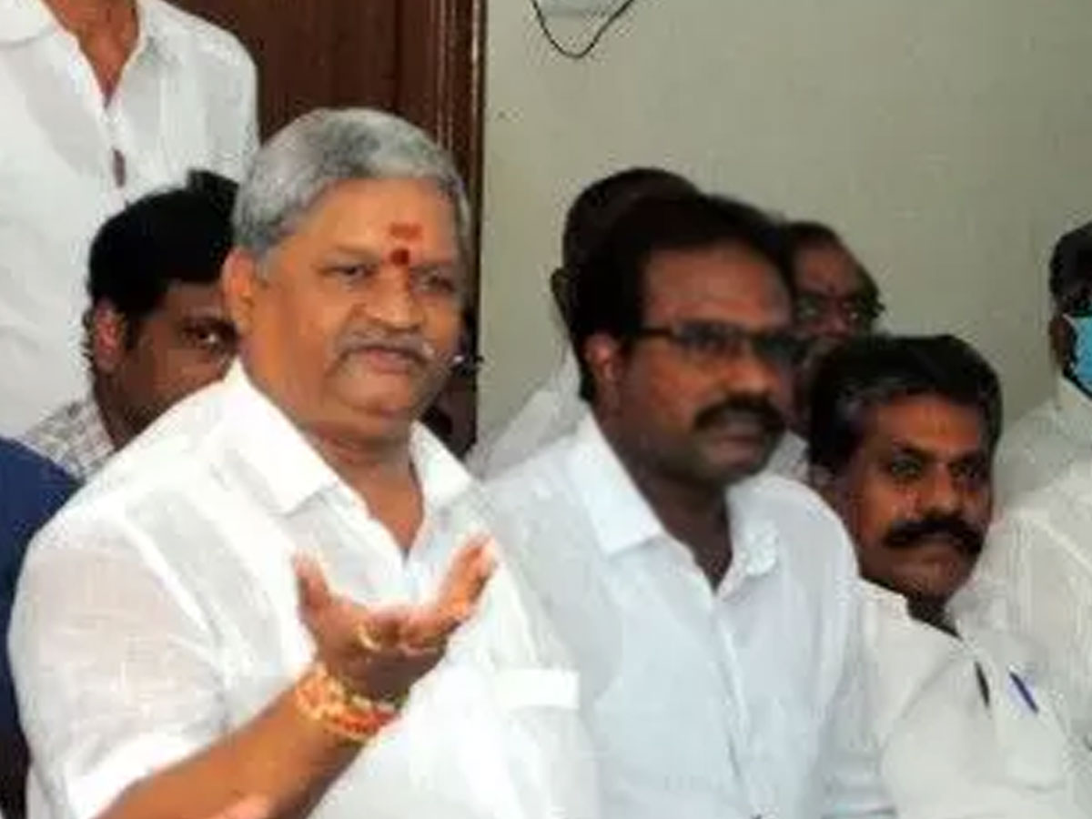 మా డబ్బులు ఎప్పుడు వేస్తారు : బండి శ్రీనివాస్