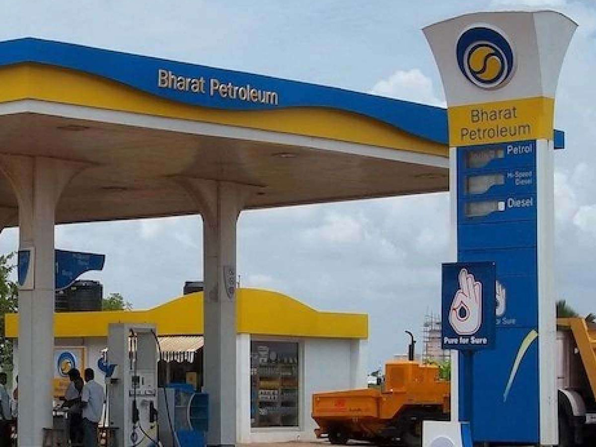 బుక్‌ చేసుకుంటే ఇంటి వద్దకే పెట్రోల్‌..