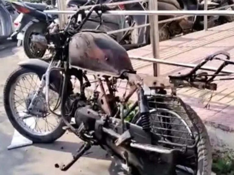 బైక్‌ను తగలబెట్టి చలి మంట కాచుకున్న దొంగ