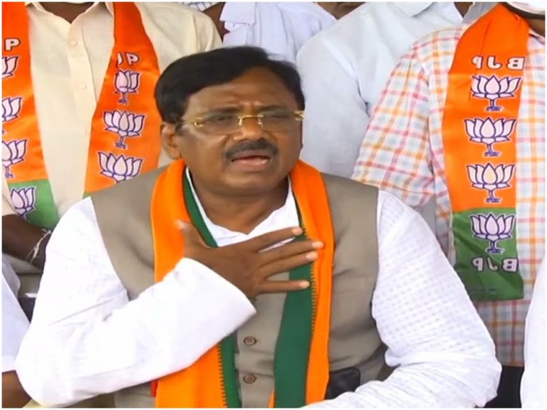 కేసీఆర్‌ ప్రభుత్వం రైతుల్ని మోసం చేస్తోంది.. వివేక్