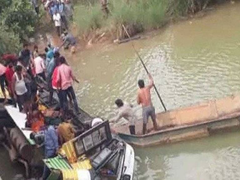 ఆర్టీసీ బస్సు ప్ర‌మాద ఘ‌ట‌న‌.. 10 కి చేరిన మృతుల సంఖ్య