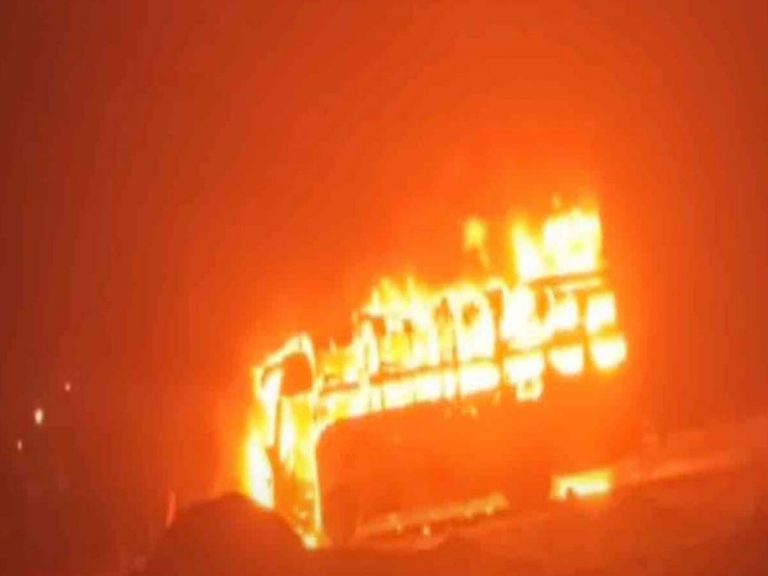 ట్రావెల్‌ బస్సులో అగ్ని ప్రమాదం… తప్పిన ముప్పు