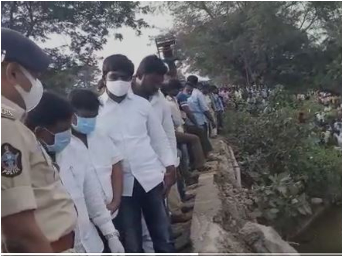 బైక్‌ని తప్పించబోయి…బస్సు ప్రమాదంలో నివ్వెరపోయే నిజాలు