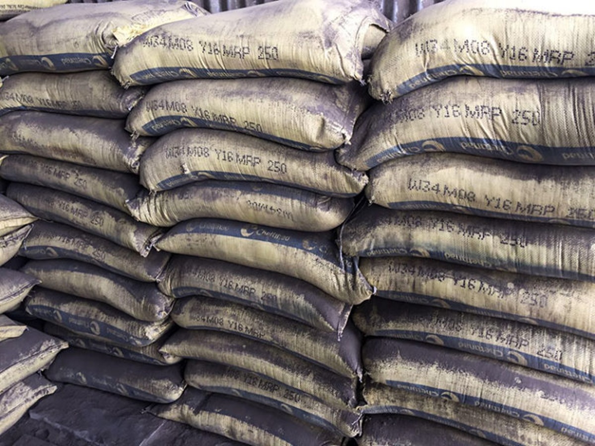 గుడ్ న్యూస్.. తగ్గిన సిమెంట్ బస్తాల ధరలు