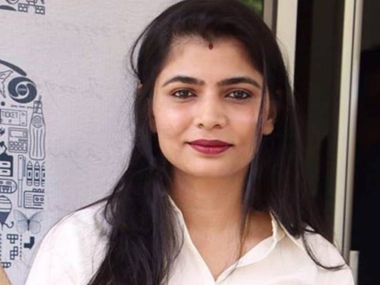 Chinmayi : రజినీ, కమల్ లపై కామెంట్స్… ముఖ్యమంత్రులనూ వదల్లేదుగా…!!