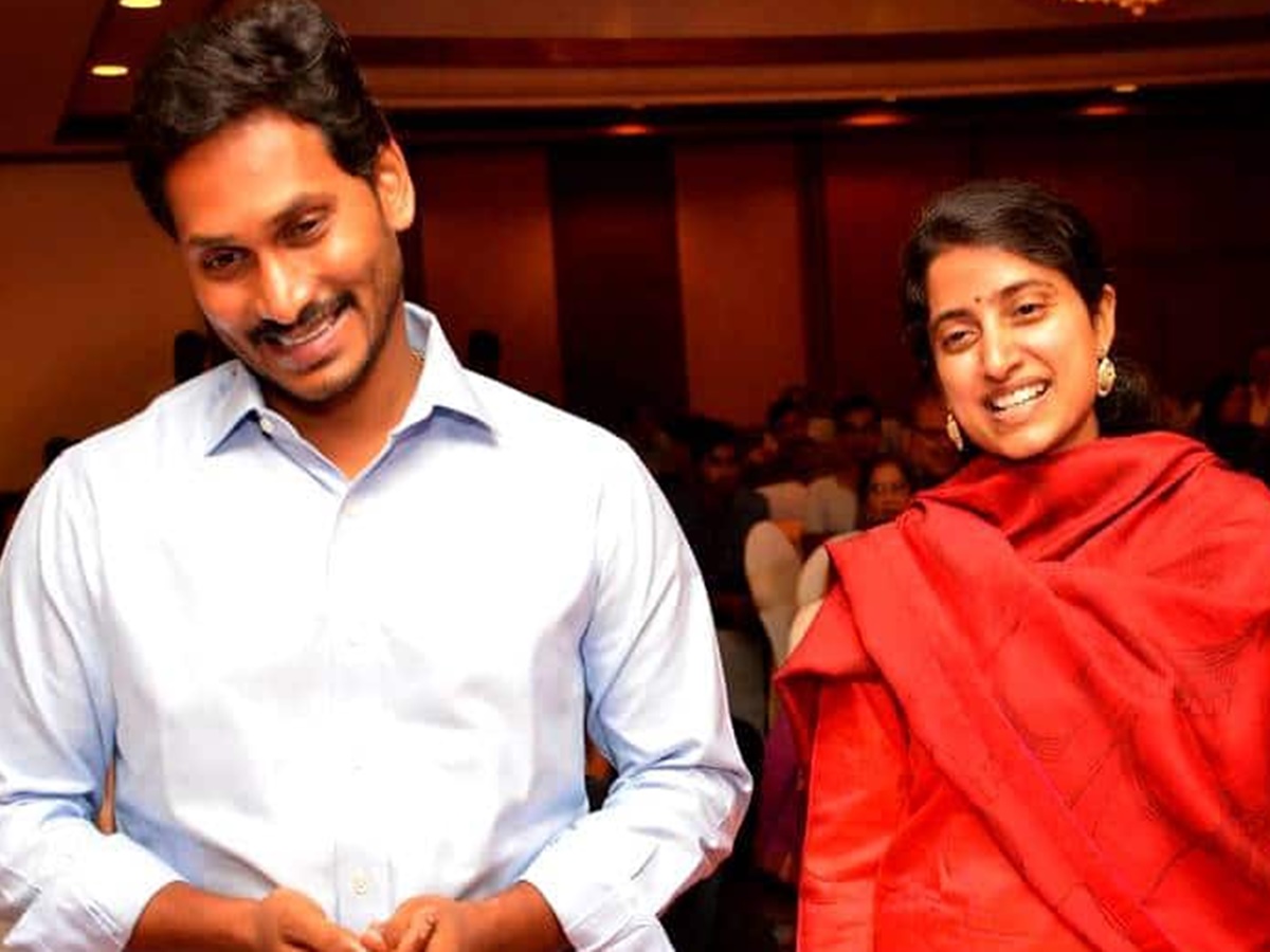 సీజేఐ ఎన్వీ రమణను కలిసిన ఏపీ సీఎం జగన్ దంపతులు