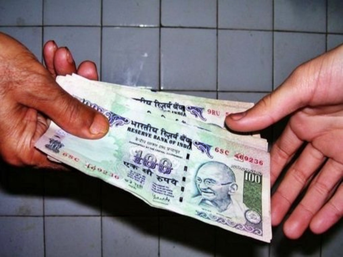 బీజేపీ ఎంపీ వివాదాస్పద వ్యాఖ్యలు… రూ.15 లక్షలు  అవినీతి తప్పు కాదు