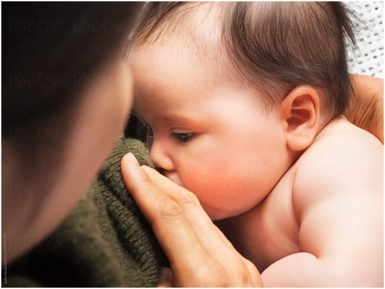 కరోనా బారిన పడ్డ తల్లి పాలు పిల్లలు తాగొచ్చా?