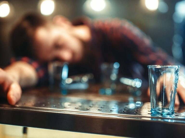 భర్త ఆ పని చేయలేదని అర్ధరాత్రి దారుణానికి ఒడిగట్టిన భార్య