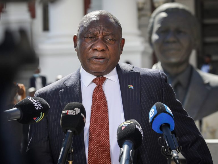 కరోనా బారిన పడ్డ దక్షిణాఫ్రికా అధ్యక్షుడు.. ఒమిక్రాన్ అని అనుమానం?