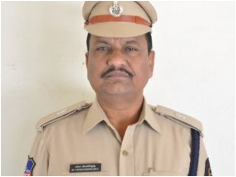 కారు గ్యారేజ్ చోరీ కేసుని ఛేదించిన మాదాపూర్ పోలీసులు