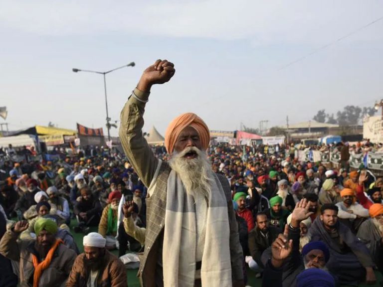 విజయగర్వంతో ఇంటికి !