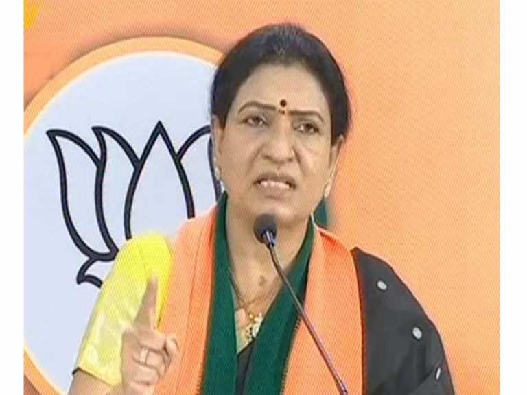 Dk Aruna: ఖాకీ యూనిఫాం వదిలేసి గులాబీ కండువా కప్పుకోండి