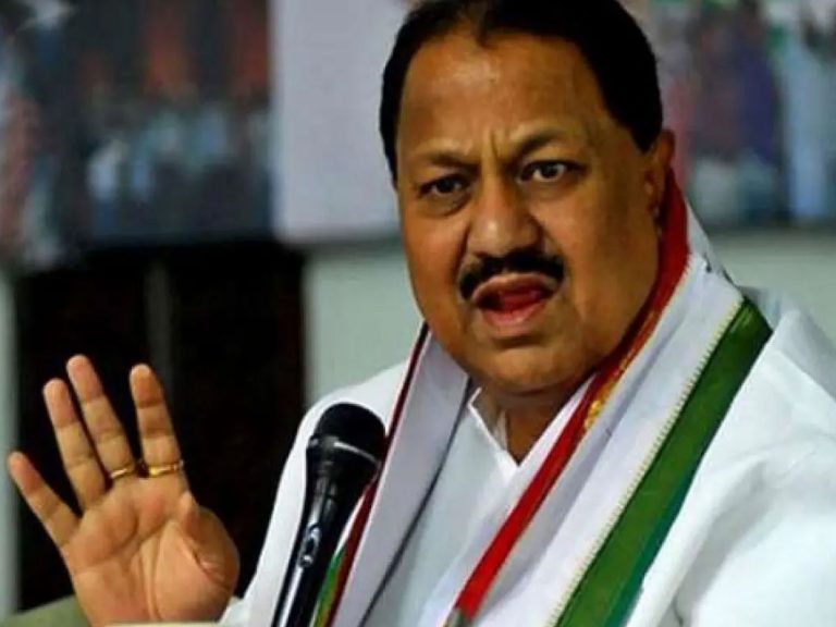 మళ్లీ కాంగ్రెస్ గూటికి డీఎస్..నేత‌లు గ‌రం.. గ‌రం !