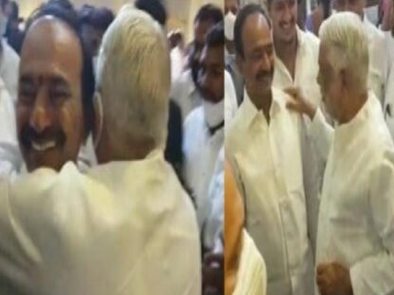 వైరల్.. ఈటలను ఆత్మీయంగా కౌగిలించుకున్న కేకే