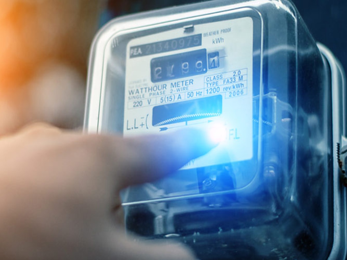 వచ్చే ఏడాది నుంచి తెలంగాణ ప్రజలకు కరెంట్ ఛార్జీల షాక్