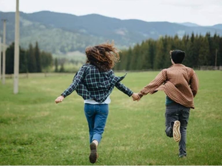 ఫిజిక్స్ మాస్టర్ కెమిస్ట్రీ పాఠాలు.. స్టూడెంట్ కి మాయమాటలు చెప్పి