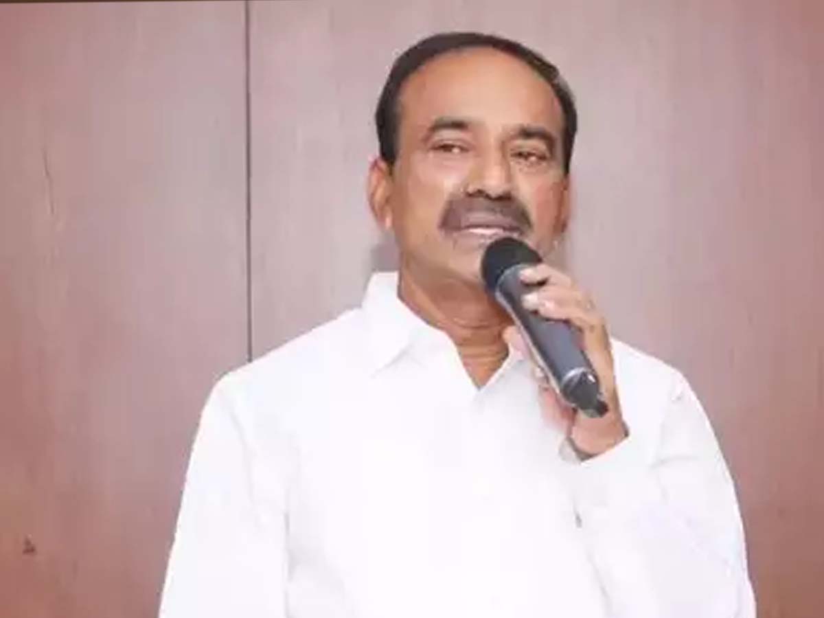 ఆంజనేయులు కుటుంబాన్ని ప్రభుత్వం ఆదుకోవాలి: ఈటల రాజేందర్‌