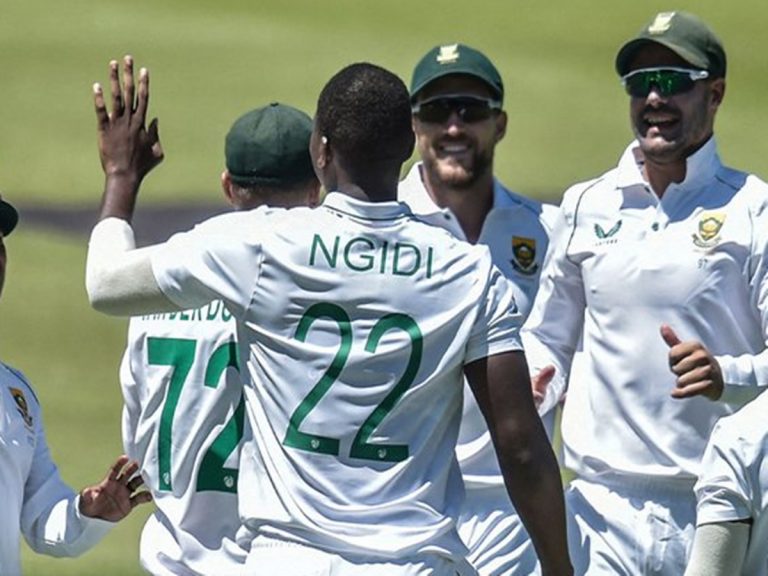 తొలి ఇన్నింగ్స్‌లో 327 పరుగులకు భారత్ ఆలౌట్