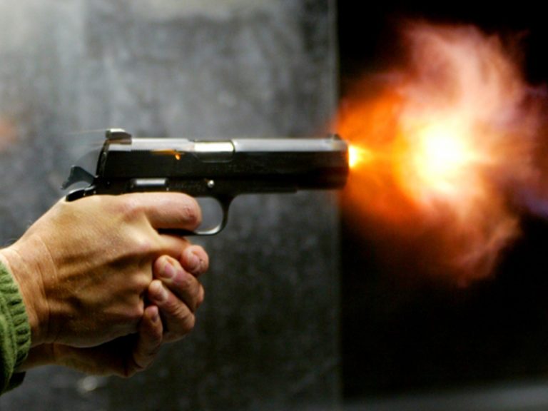 అమెరికాలో కాల్పుల కలకలం