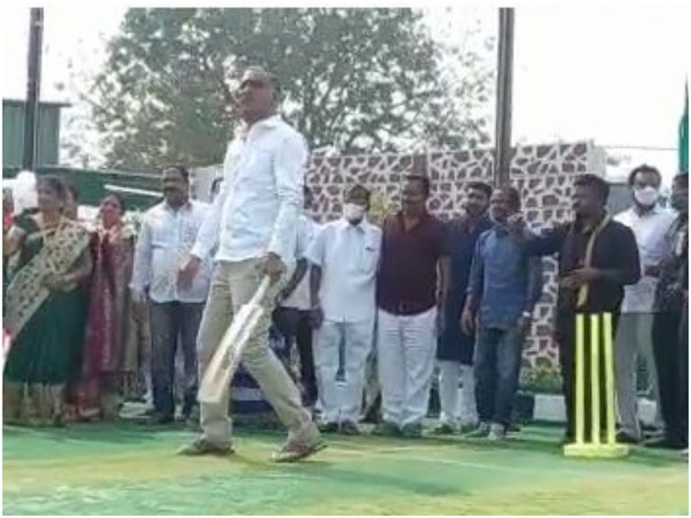 కొడితే సిక్స్ కొట్టాలి… సరదాగా క్రికెట్ ఆడిన హరీష్ రావు