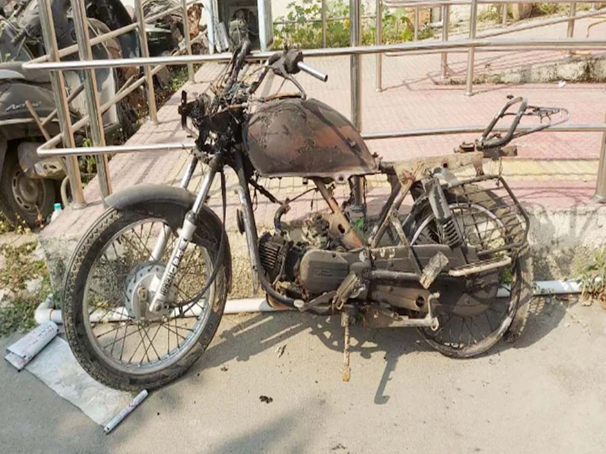 వింత దొంగ‌:  చ‌లిమంట కోసం వాహ‌నాలను దొంగ‌త‌నం చేశాడ‌ట‌…