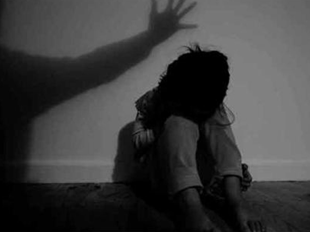 హైదరాబాద్‌లో దారుణం.. బాలికపై 4 రోజుల పాటు ఐదుగురు ఆటో డ్రైవర్లు…!