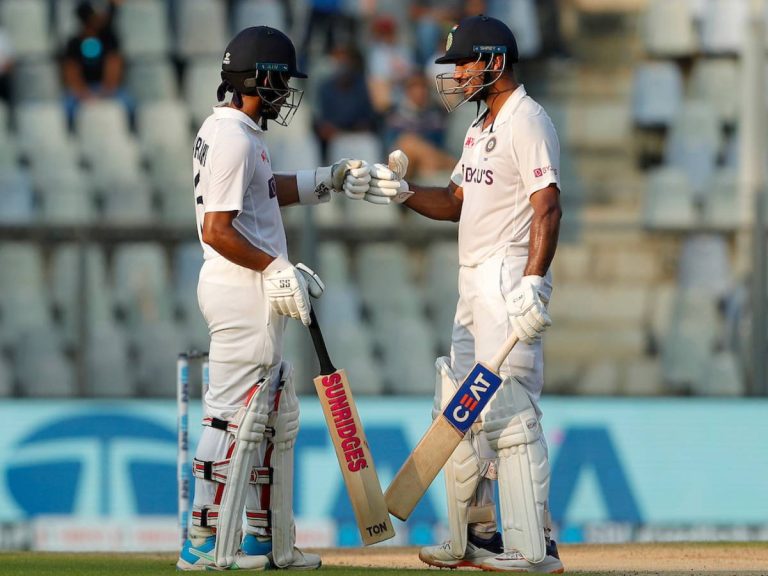 ముగిసిన మొదటి రోజు… సెంచరీతో ఆదుకున్న మయాంక్