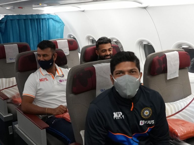 దక్షిణాఫ్రికాకు పయనమైన టీం ఇండియా…