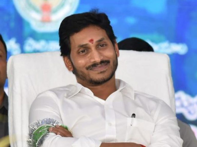 పండుగ సందడికి బ్రేక్ వేస్తున్న వర్షం