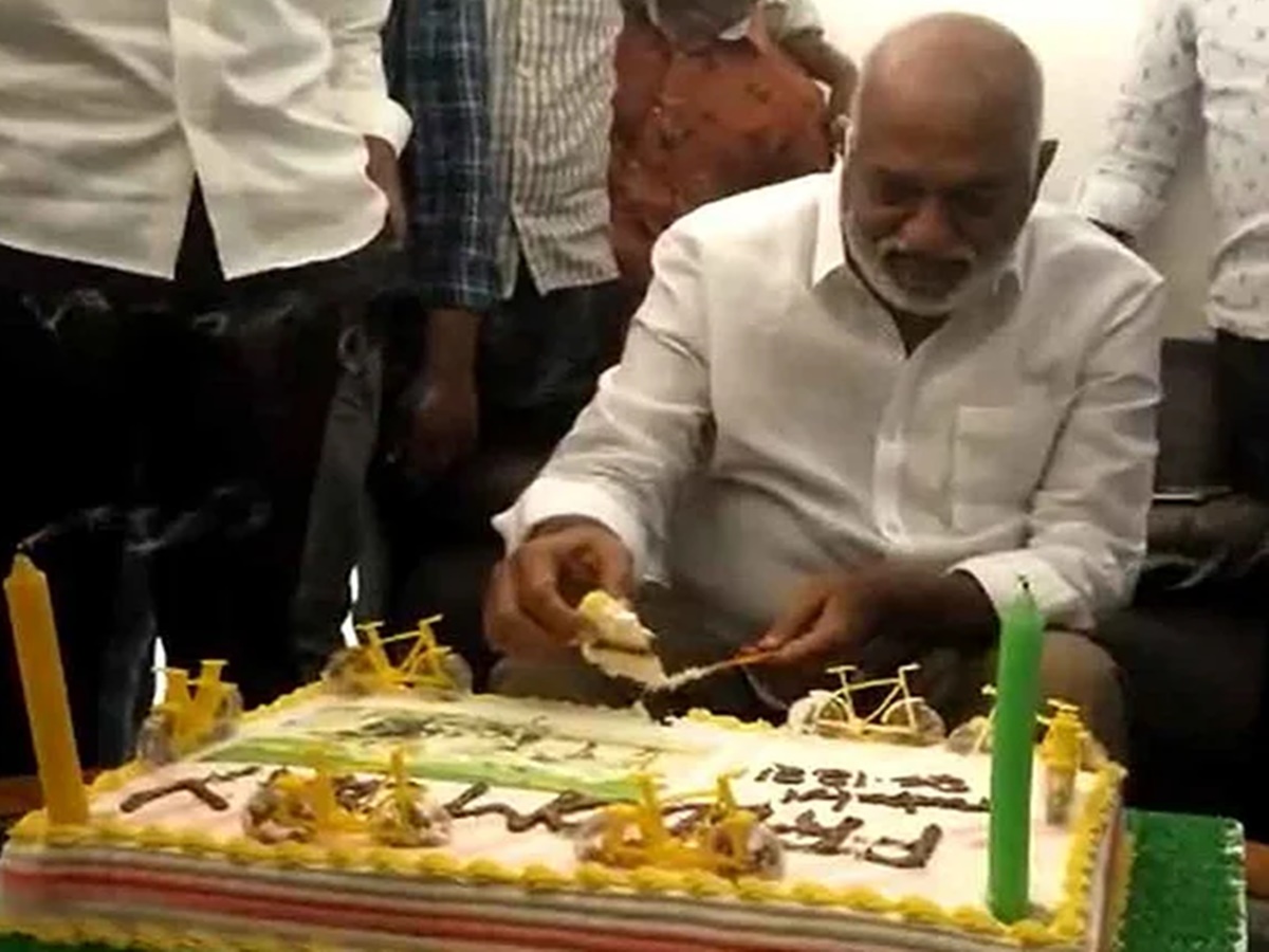 జేసీ ఇంట్లో ఫ్రీడమ్ పేరుతో సంబరాలు.. కారణం ఏంటంటే?