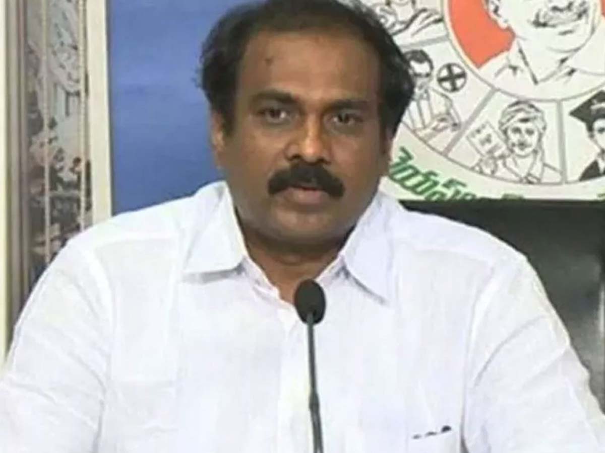 ఒక్క గజం భూమి కూడా అన్యాక్రాంతం కానివ్వం: మంత్రి కన్నబాబు