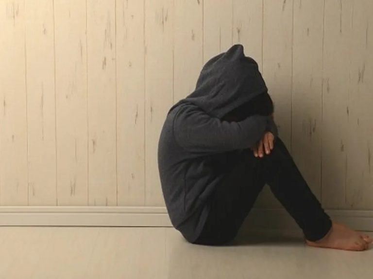 కిలాడీ లేడీ… బాలుడిపై లైంగిక దాడి, రూ.16 లక్షల సొత్తు దోపిడీ