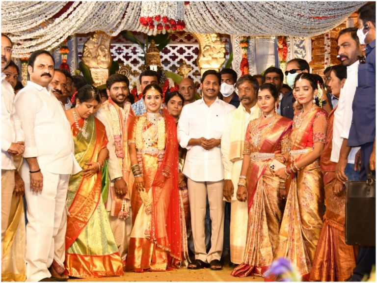 కర్నూలు సీఎం టూర్‌లో భద్రతాలోపం…అసలేం జరిగింది?