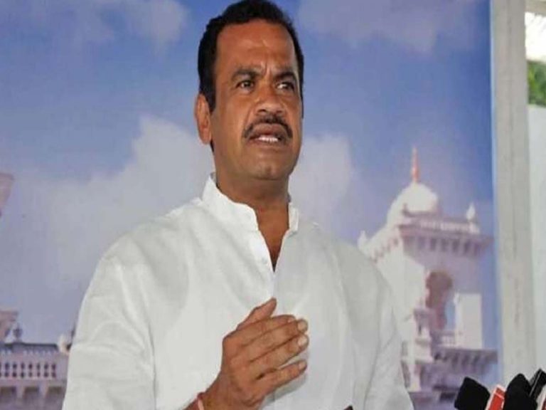 విద్యార్థులకు ఓటు హక్కు వస్తుంది గుర్తుపెట్టుకో కేసీఆర్‌: కోమటి రెడ్డి వెంకట్‌రెడ్డి