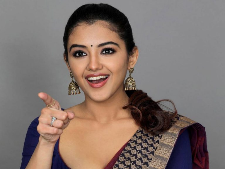 తెలుగింటి ఆడపడుచును గుర్తుచేస్తోందే..