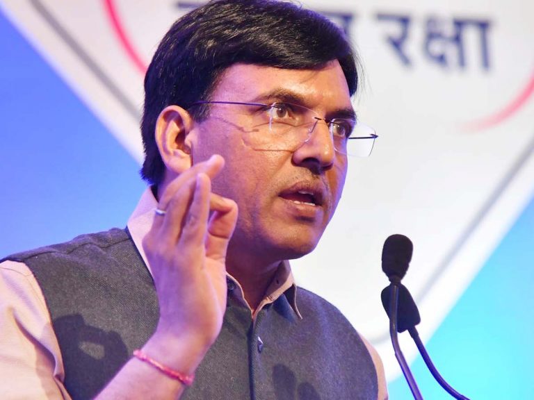 ఒమిక్రాన్‌ కట్టడికి కేంద్రం సిద్ధంగా ఉంది: మన్సుఖ్‌ మాండవీయ