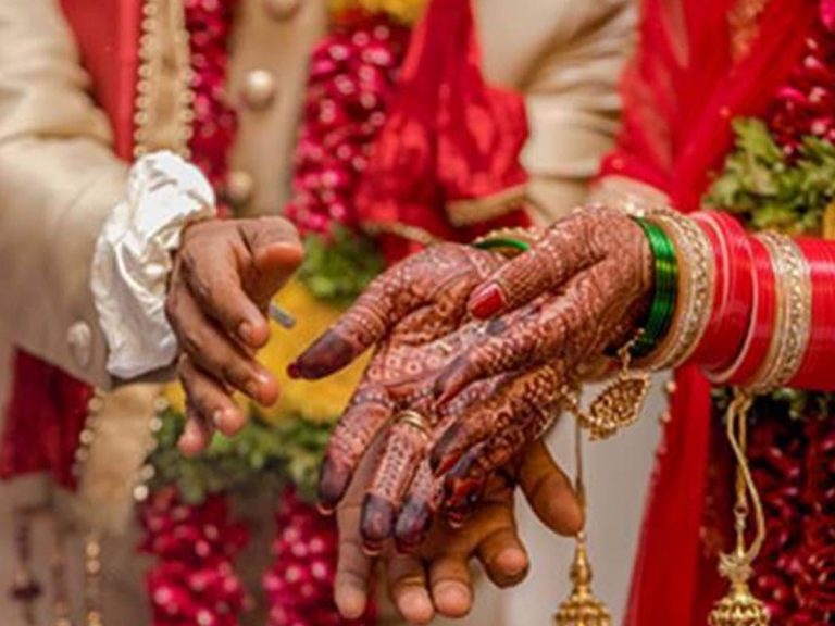 అతనికి 21..ఆమెకూ ఇరవై ఒక్కటే!