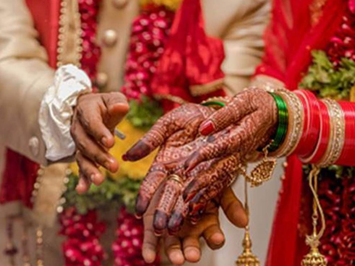 అతనికి 21..ఆమెకూ ఇరవై ఒక్కటే!