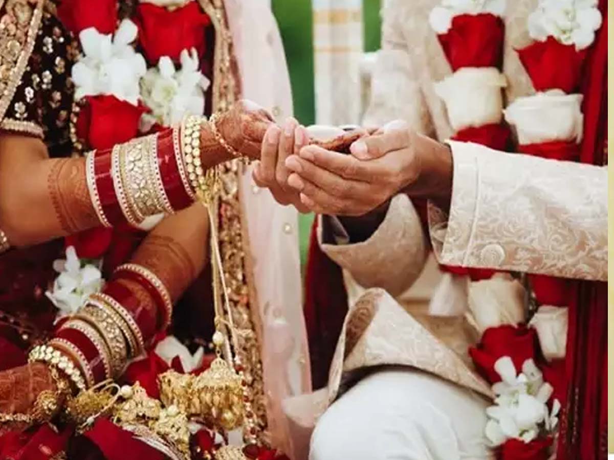 గంటలో పెళ్లి.. కట్న కానుకలతో వరుడు పరార్‌