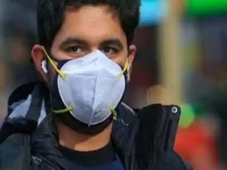 ఒమిక్రాన్‌ పై డబుల్‌ మాస్క్‌లతో యుద్ధం చేయాల్సిందే